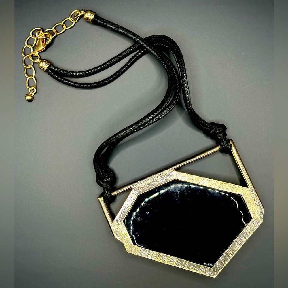 Contemporary Chocker with geometric pendant - Picture 3 of 3